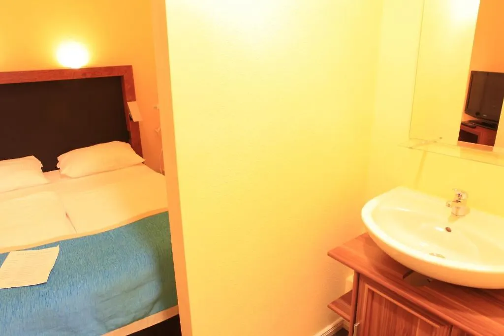 1A Zimmer Hamburg Germany